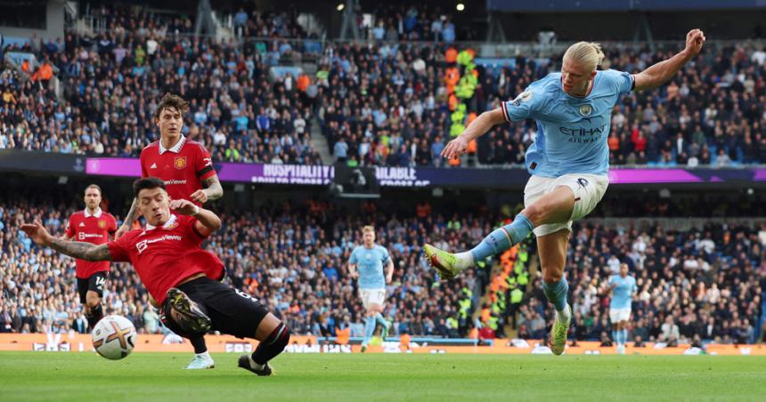 El City goleoacute al United en el claacutesico de Manchester