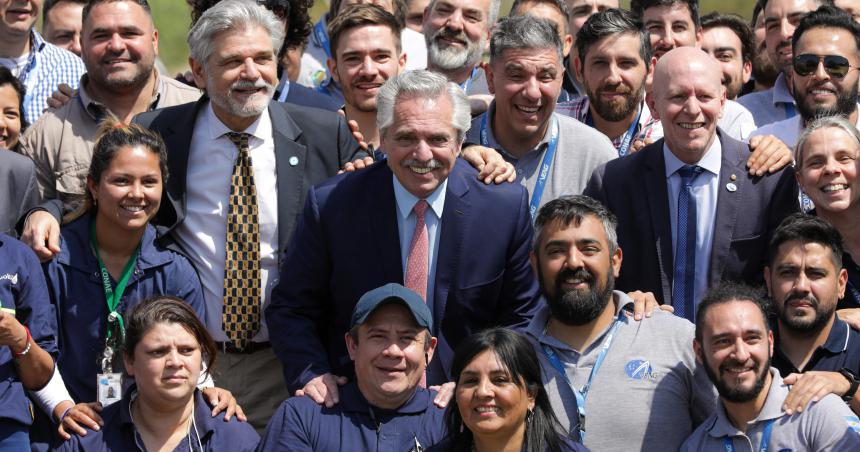 Alberto Fernaacutendez pidioacute estar orgullosos del desarrollo cientiacutefico y tecnoloacutegico