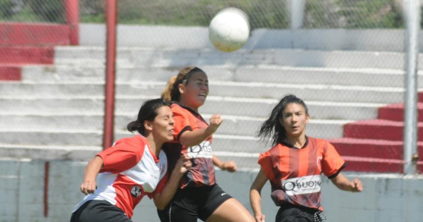 Ranqueles goleoacute a Costa y puso un pie en la final