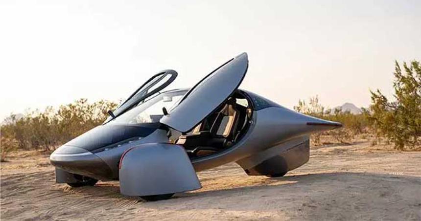 Este auto solar solo tiene 3 ruedas y recorre hasta 600 km por carga
