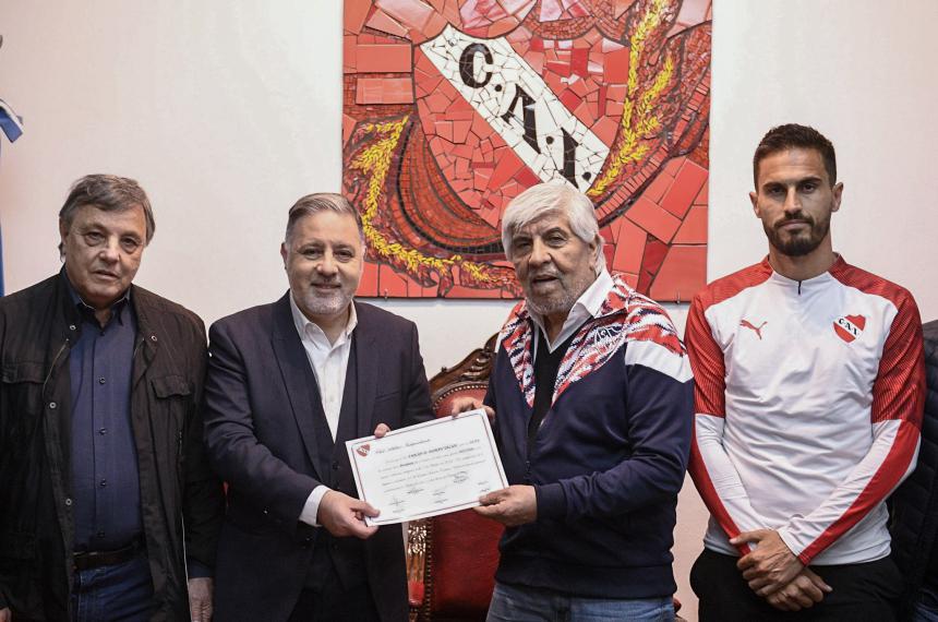 Doman asumioacute como nuevo presidente de Independiente