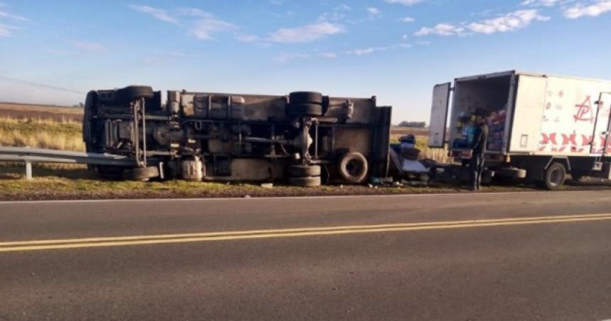 Volcoacute un camioacuten en la ruta provincial 102