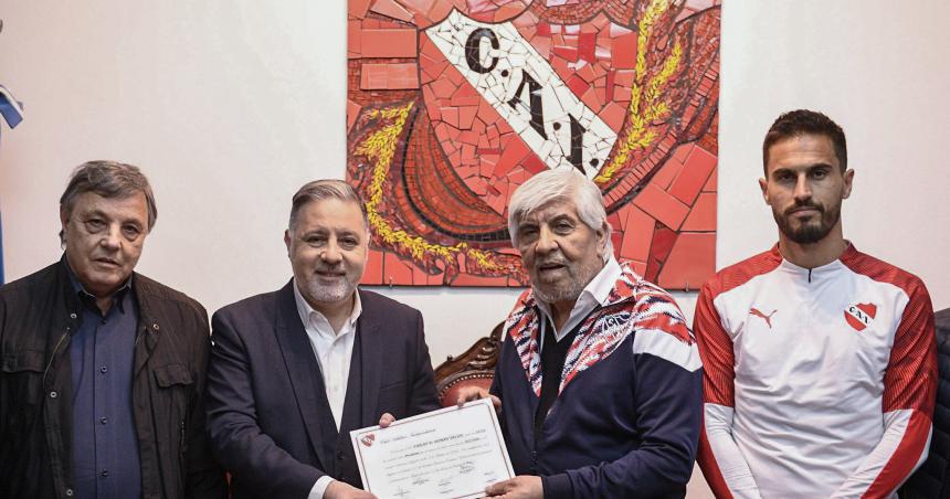 Doman asumioacute como nuevo presidente de Independiente