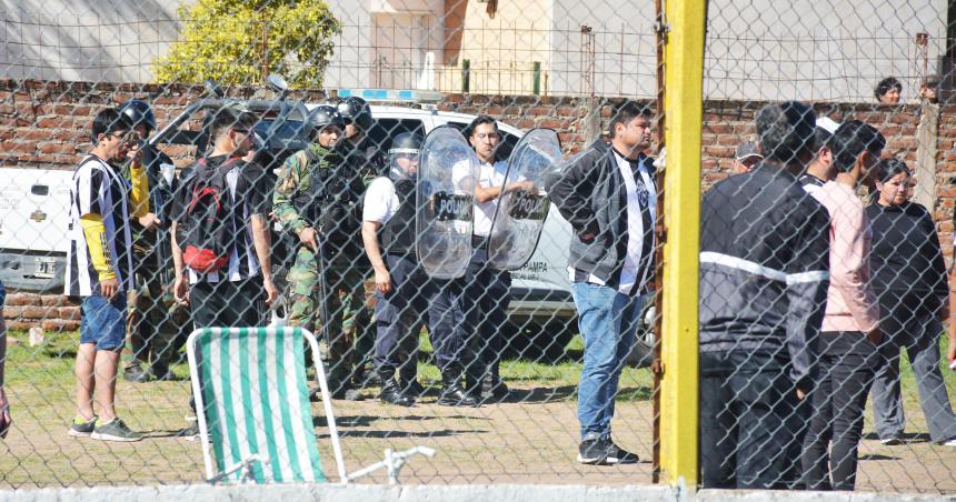 Incidentes en Toay- seguacuten el Gobierno hubo seis policiacuteas lesionados y dos detenidos