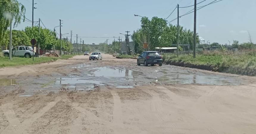 Quejas por el desagote de una pileta en la calle Felice