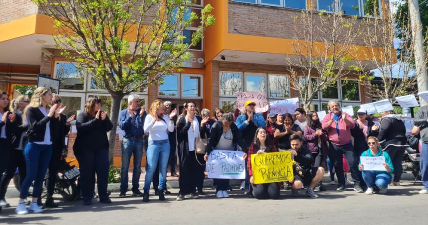 Agrupaciones feministas protestaron frente a Corpico y pidieron la renuncia de Padrones