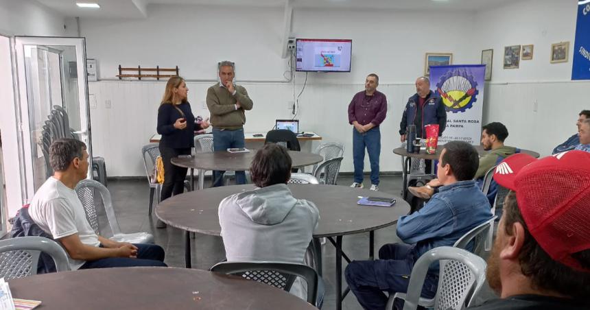 Capacitan a empleados municipales en electricidad