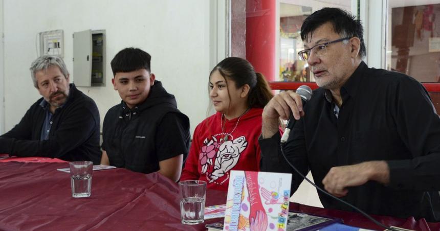 Atrapasuentildeos tiene matriacutecula y primer libro