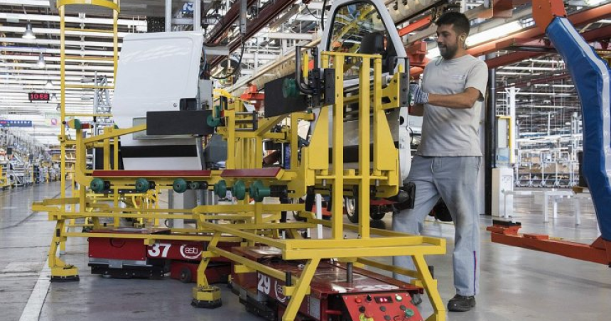 El Gobierno evaluacutea impulsar el pago de una suma fija para trabajadores