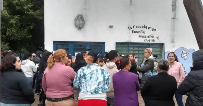 Denuncian que tres nenes de 11 antildeos abusaron de un compantildeero con discapacidad en un viaje de egresados