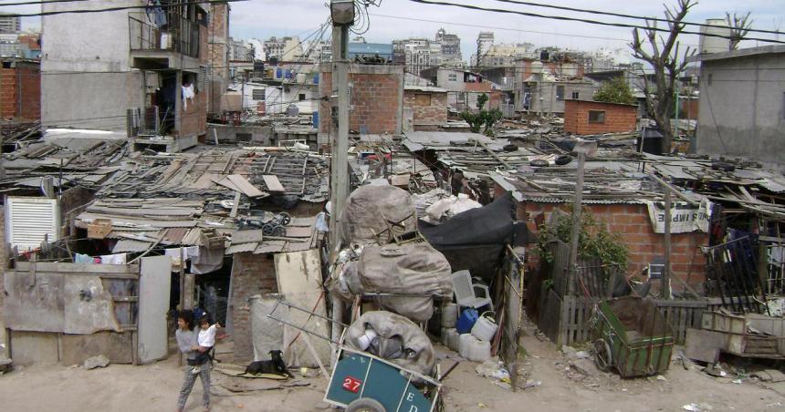 El Senado aproboacute la proacuterroga por 10 antildeos de la prohibicioacuten de desalojos de asentamientos precarios