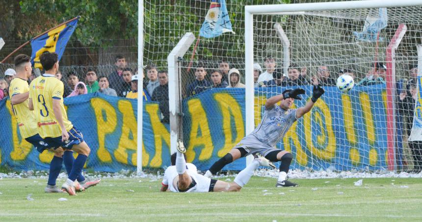 Mac Allister ganoacute un partido de metegol