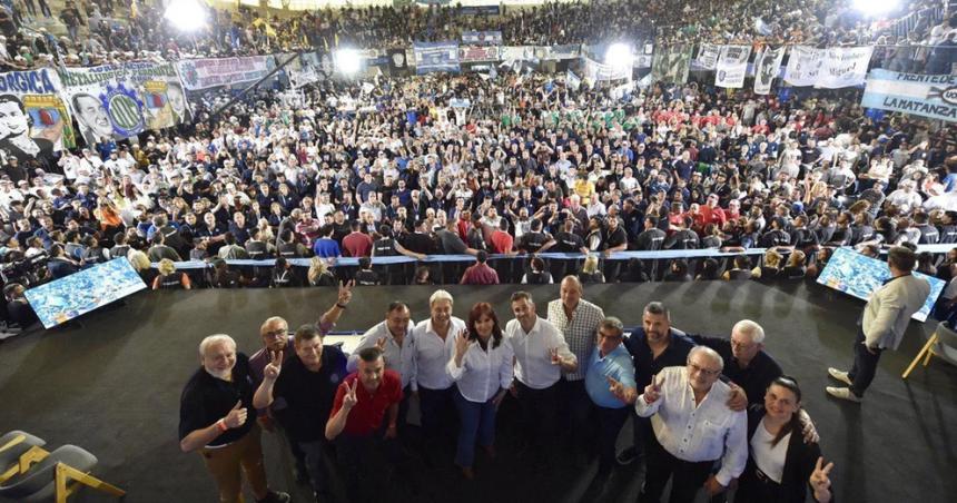 Fuerte respaldo a Sergio Massa en el acto de la UOM- El ministro de Economiacutea estaacute haciendo un gran esfuerzo