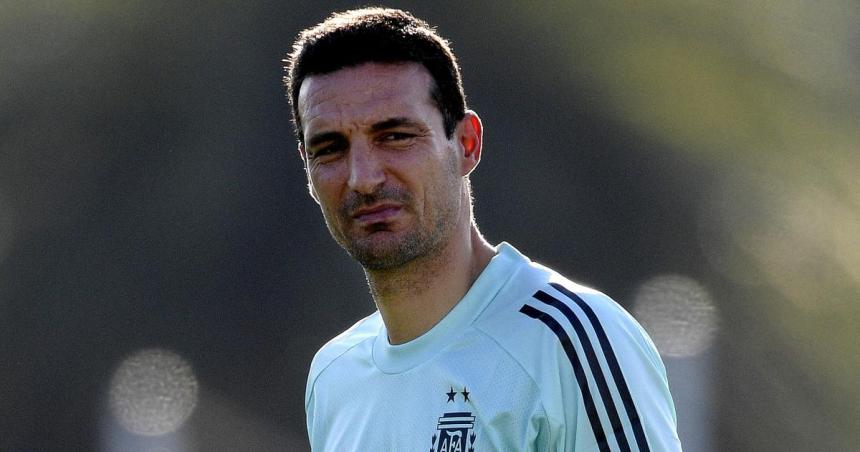 Scaloni recortoacute la lista a 32 integrantes y viajoacute a Qatar con Armani