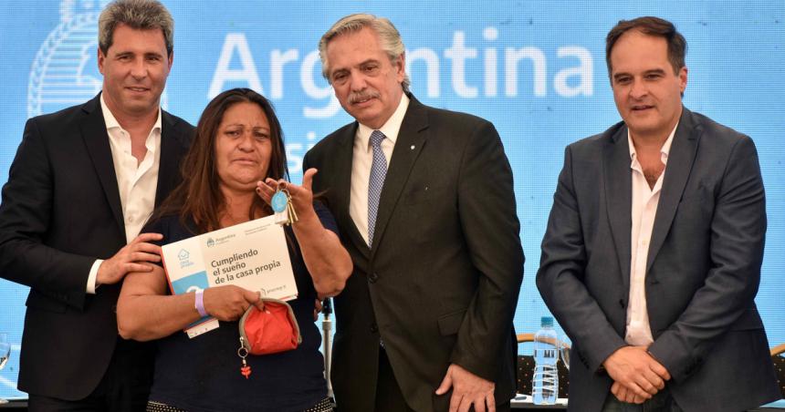Alberto Fernaacutendez- La poliacutetica no tiene sentido si no es para mejorar la vida del pueblo