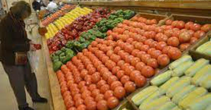 Consumidores pagaron 37 veces maacutes que lo cobrado por productores en octubre