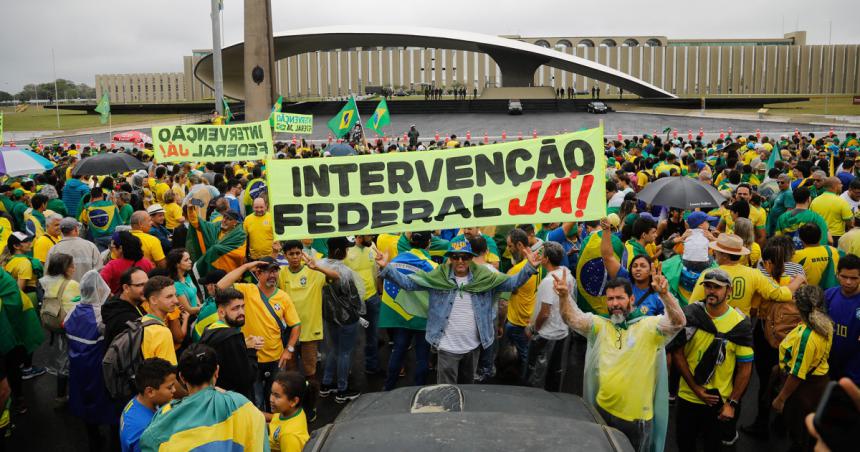 Brasil- bolsonaristas vuelven a pedir la intervencioacuten militar contra la victoria de Lula