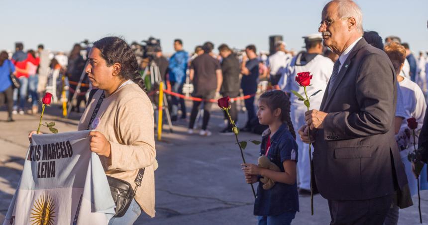 Homenaje a tripulantes del ARA San Juan a 5 antildeos del naufragio- el ministro Taiana pidioacute verdad y justicia