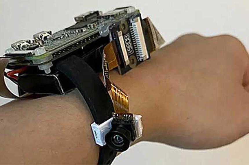 Esta pulsera es capaz de medir la postura del cuerpo en 3D