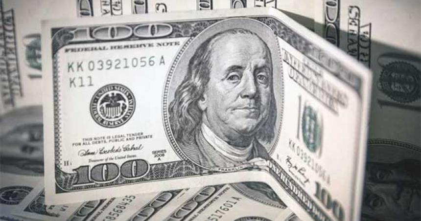 El doacutelar blue interrumpioacute la suba y cerroacute en 307