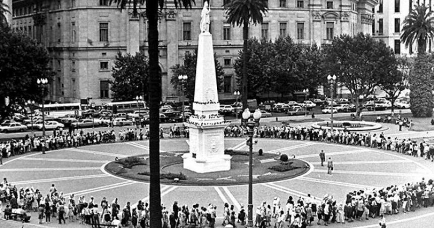 Las cenizas de Hebe de Bonafini descansaraacuten en la Plaza de Mayo
