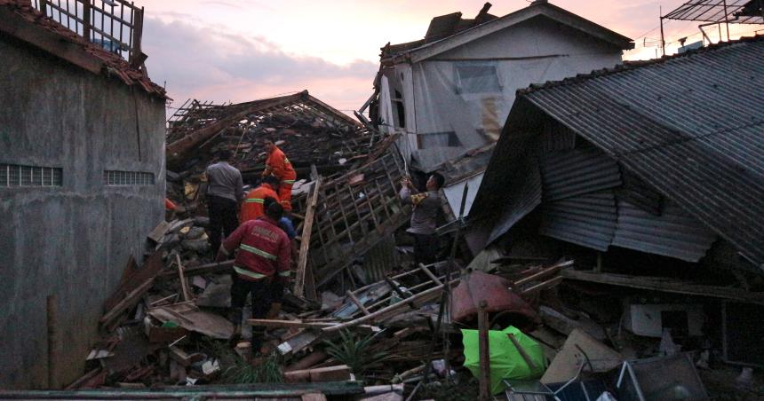 Al menos 162 muertos por terremoto en Indonesia