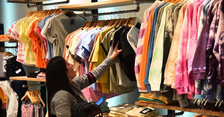 Ropa y calzado lideran el ranking de inflacioacuten de los uacuteltimos cinco antildeos