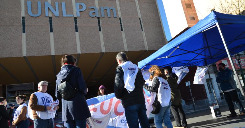 Docentes universitarios plantean que sus sueldos pierden el 18-en-porciento-  con la inflacioacuten