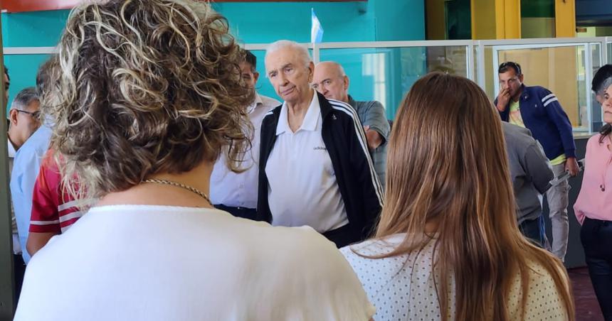 Otra jornada de protesta en Rentas con un gesto del exgobernador Mariacuten