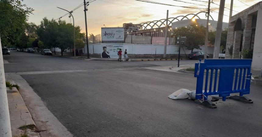 Advierten por roturas en asfalto nuevo de Santa Rosa