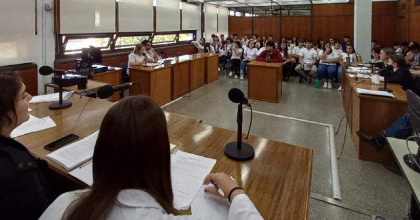 Tres escuelas participaron de un simulacro de juicio en General Pico