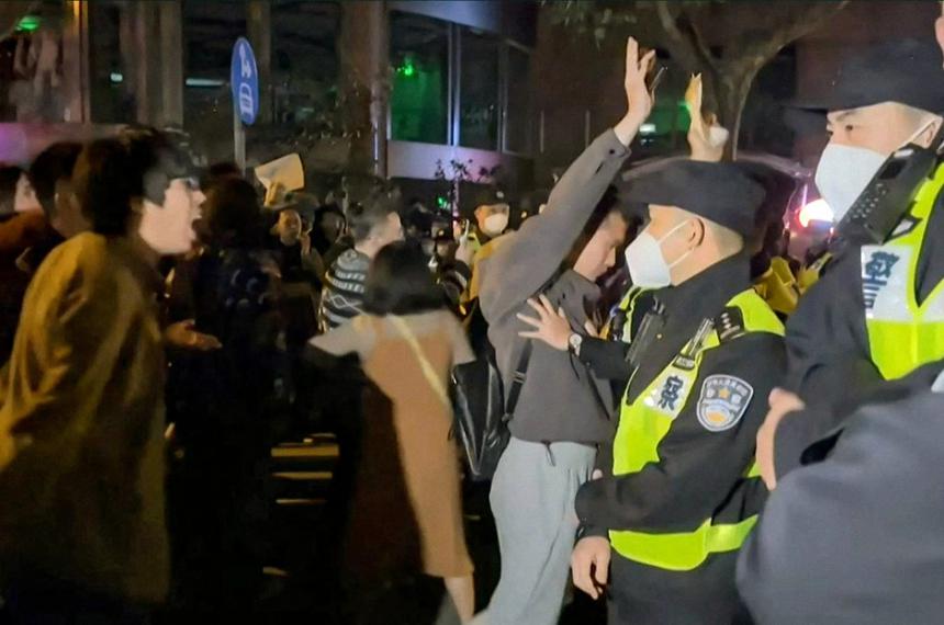 Crecen las protestas en China contra las estrictas medidas anti-COVID