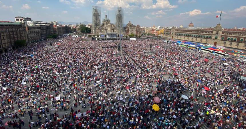 Meacutexico- multitudinaria marcha en la capital en apoyo a Loacutepez Obrador