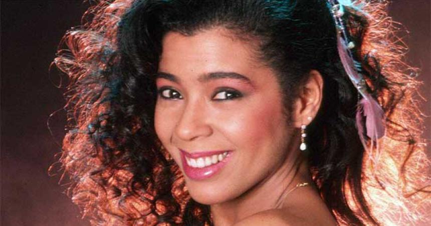 Murioacute Irene Cara cantante de los eacutexitos de Fama y Flashdance