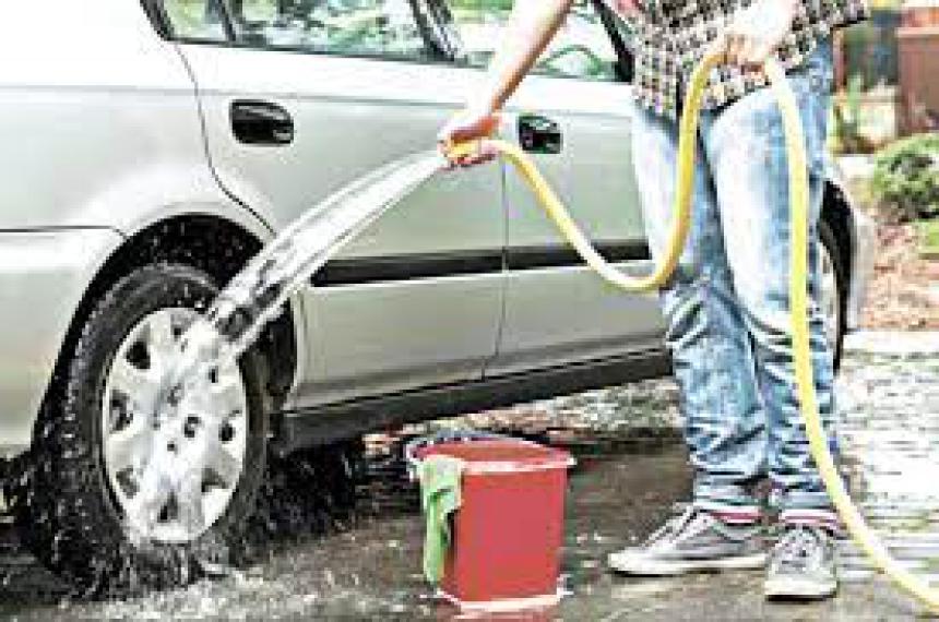 Rige nuevo horario para el riego lavado de autos y veredas