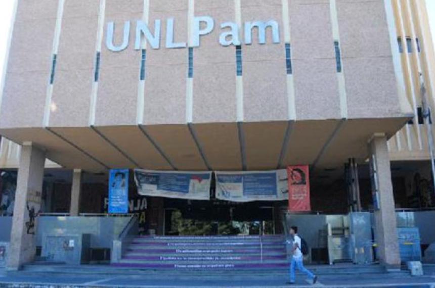 Denuncian por violencia sicoloacutegica y sexual a docente de la UNLPam