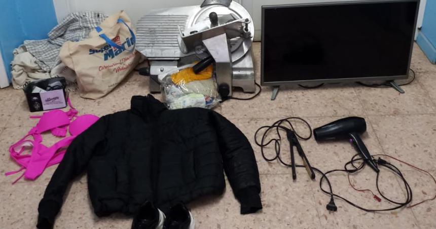 Una vecina santarrosentildea entregoacute a la Policiacutea un televisor que habiacutea robado su hijo