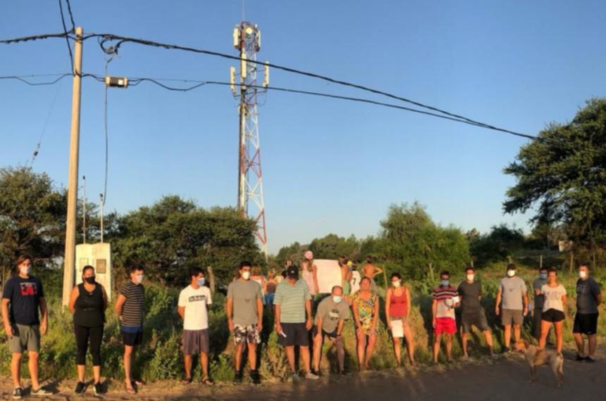 Vecinos del Lowo Che insisten con el reclamo por la antena de Telefoacutenica