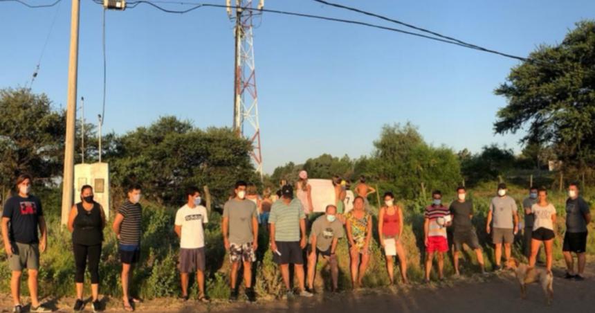 Vecinos del Lowo Che insisten con el reclamo por la antena de Telefoacutenica