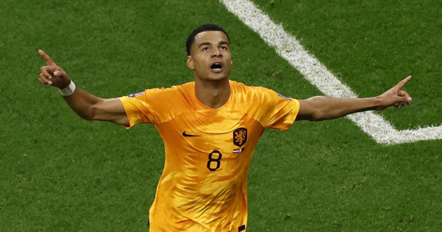 Paiacuteses Bajos le ganoacute a Qatar y ganoacute el grupo A