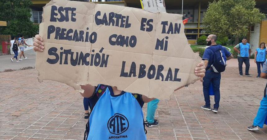 Radio y olla popular por pase a planta en Salud