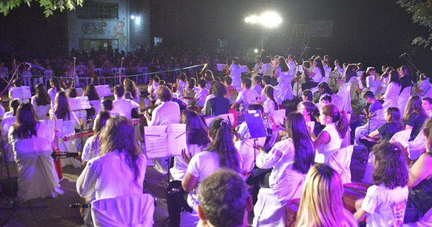 Maacutes de 250 estudiantes protagonizaron una gala musical inolvidable