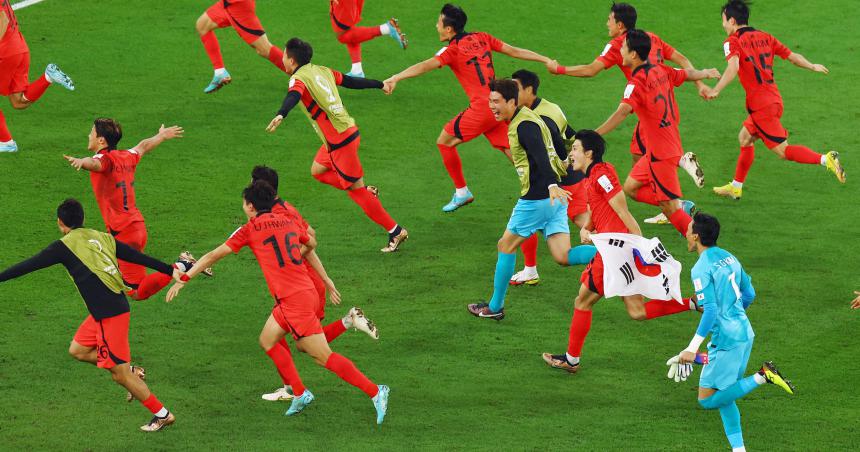 Corea del Sur le ganoacute a Portugal 2 a 1 y se metioacute en octavos de final