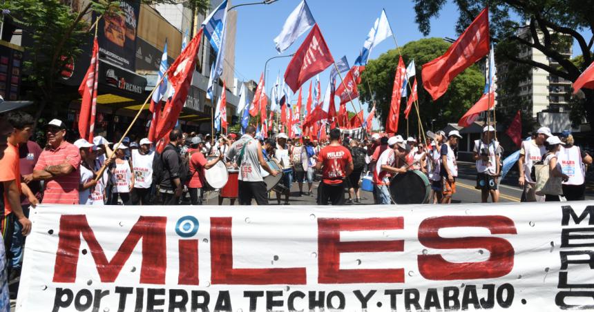 Agrupaciones poliacuteticas y sociales rechazaron la sentencia frente a Comodoro Py