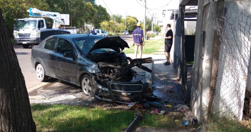 Una conductora se descompuso y chocoacute una casa en Pico