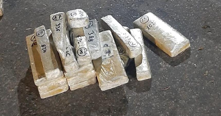 Secuestraron maacutes de 24 kilos de marihuana en el Puesto Caminero Catriloacute