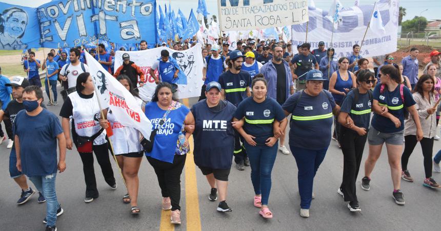 Nutrida movilizacioacuten de las organizaciones sociales en Santa Rosa