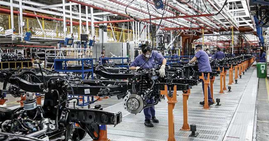 Maacutes de 300000 trabajadores dejaraacuten de pagar Ganancias