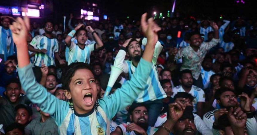 Como siempre Bangladesh festejoacute el triunfo de la Scaloneta