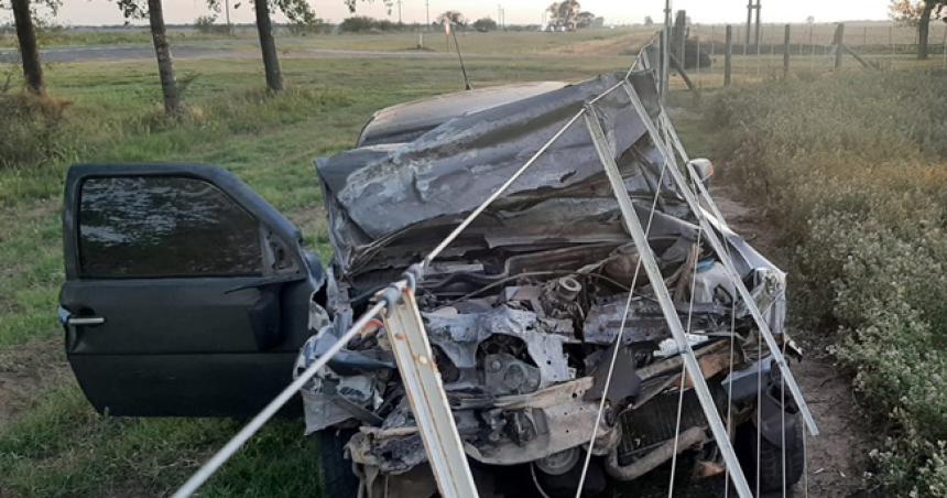 Un auto chocoacute de atraacutes a una camioneta en la ruta nacional 188